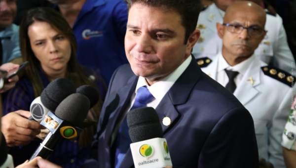 Gladson confirma: 13º salário estará na conta dos servidores nesta Sexta-feira 13